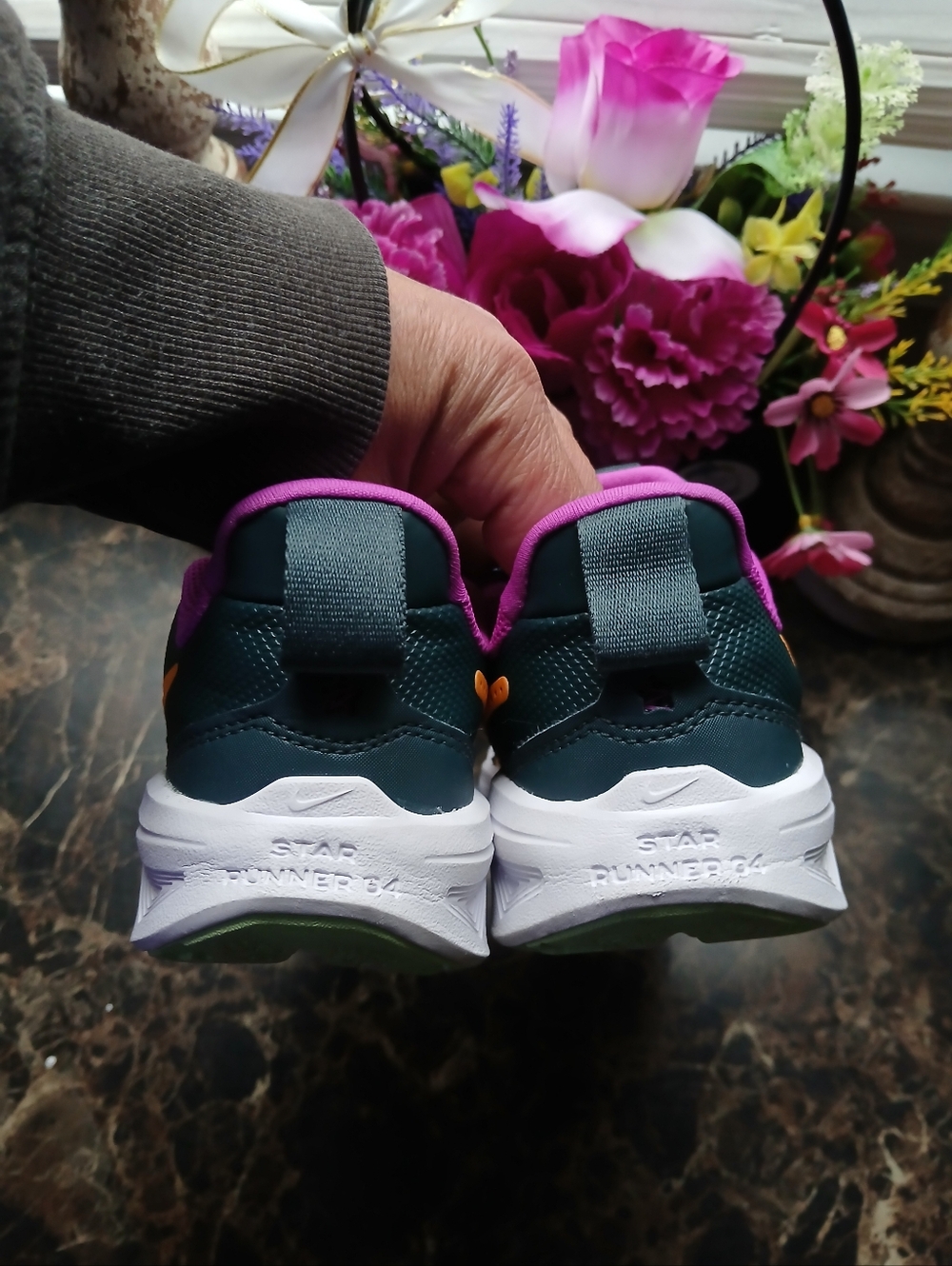 Nike Star Runner 4 Athletic/Lifestyle Velcro Shoes Size 2 Youth Unisex - Picture 5 of 11